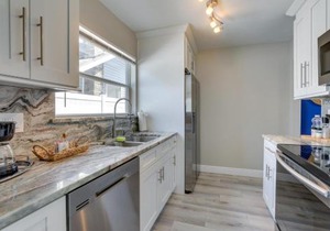 Coastal Sarasota Condo Minutes to Beach!