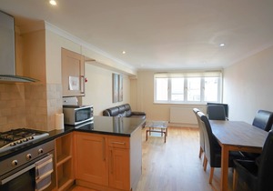 Cosy 2-Bed 2 Bathroom Apartment in London