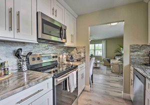 Cozy Sarasota Retreat - 3 Blocks to the Coast!