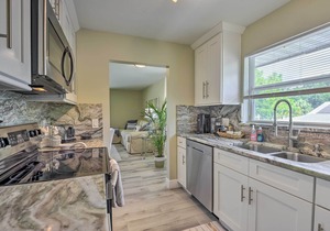 Cozy Sarasota Retreat - 3 Blocks to the Coast!