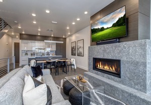In Canyons Village with Luxury Amenities, 3 Master BD + Private Hot Tub!