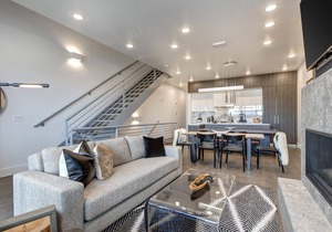 In Canyons Village with Luxury Amenities, 3 Master BD + Private Hot Tub!