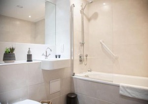 Large 2 Bedroom Apartment in Ashford with PARKING