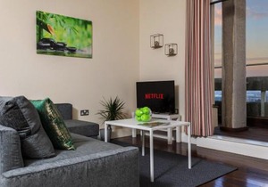 Large 2 Bedroom Central Apartment in Ashford
