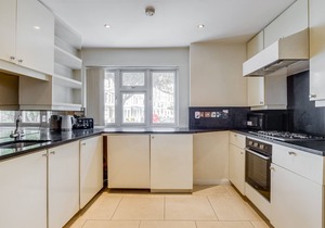 Luxurious 2 bedroom, large flat in Kensington