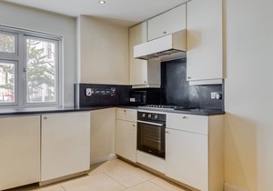 Luxurious 2 bedroom, large flat in Kensington