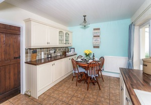 Millside Cottage - a cottage that sleeps 4 guests in 2 bedrooms