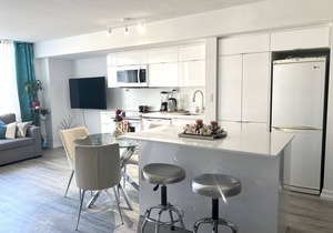 One bedroom condo Downtown Toronto, best location near CN tower