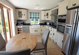 Priory Cottage - Luxury Cottage, Near to Beach
