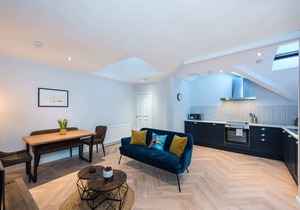 Quiet, central 2 bedroom Royal Mile gem