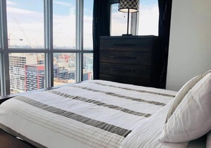 Royal Corner Suite w/ 1 Large Bed + Den