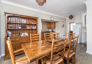 Stanger Cottage - a cottage that sleeps 4 guests in 2 bedrooms