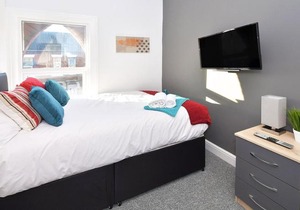 Townhouse @ 15 Brunswick Place Stoke