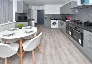 Townhouse @ 24 Brunswick Place Stoke
