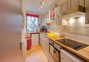 Vibrant Apartment in Edinburgh’s Old Town
