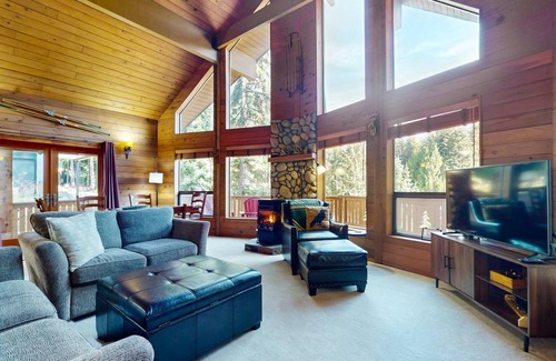Hyak Cabin | 121 m² Cabin ∙ 2 bedrooms ∙ 10 guests