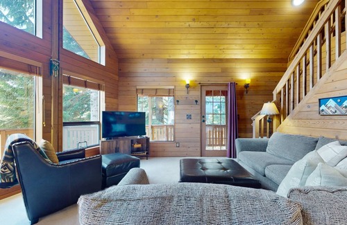Hyak Cabin | 121 m² Cabin ∙ 2 bedrooms ∙ 10 guests