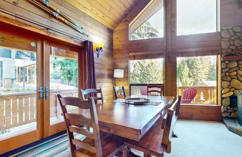 Hyak Cabin | 121 m² Cabin ∙ 2 bedrooms ∙ 10 guests