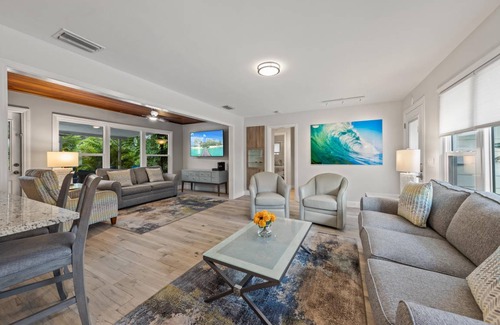 South Poinsettia House | 127 m² House ∙ 3 bedrooms ∙ 10 guests