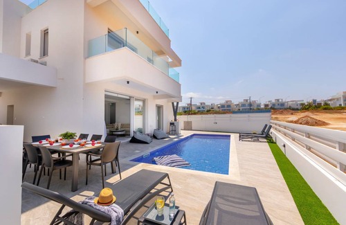 Pernera Villa | 180 m² Villa ∙ 4 bedrooms ∙ 8 guests