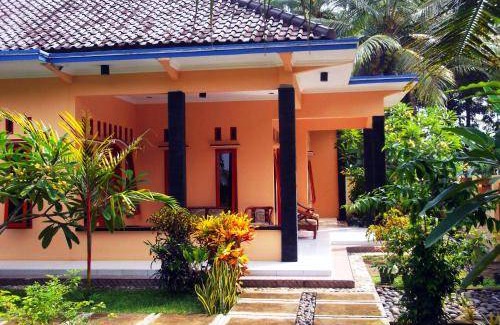 Batu Karas Bed & Breakfast | 200 m² Bed and breakfast ∙ 4 bedrooms ∙ 10 guests