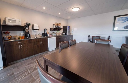 Hardisty Hotel | 200 m² Hotel ∙ 2 bedrooms ∙ 127 guests