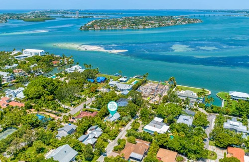 Bay Isle House | 210 m² House ∙ 4 bedrooms ∙ 10 guests