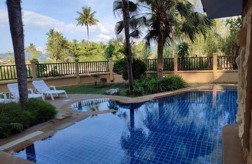Khuekkhak House | 360 m² House ∙ 4 bedrooms ∙ 12 guests