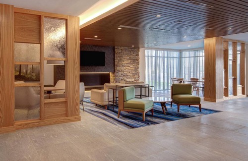 Rochester Hills Hotel | 45 m² Hotel ∙ 127 guests