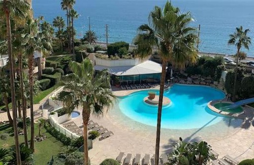 Cannes La Bocca Apartment | Appartement vue mer dans residence avec piscines