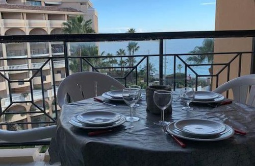 Cannes La Bocca Apartment | Appartement vue mer dans residence avec piscines