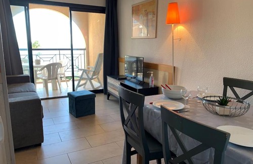 Cannes La Bocca Apartment | Appartement vue mer dans residence avec piscines
