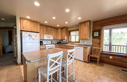 Sweetwater House | Bear Ridge Lodge Sleeps 20 & views of Bear Lake