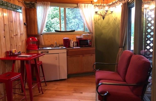 Three Lakes House | BLUE HYDRANGEA LAKESIDE RETREAT SNOHOMISH WA close to Seattle, Puget Sound