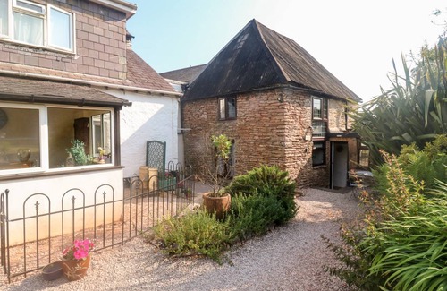 Paignton Cottage | Cabin ∙ 2 bedrooms ∙ 4 guests