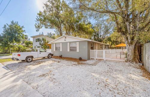 Central Sarasota House | Casa Cocoanut - Entire Property