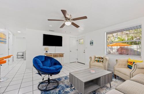 Central Sarasota House | Casa Cocoanut - Entire Property