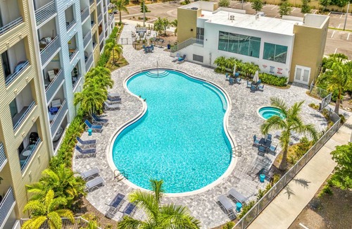 Central Sarasota Condo | Condo ∙ 2 bedrooms ∙ 5 guests
