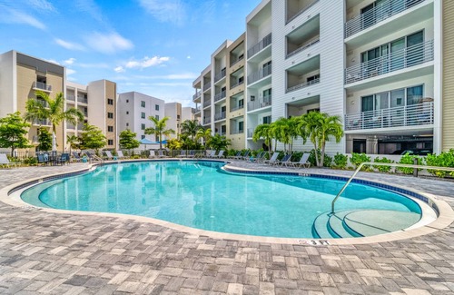 Central Sarasota Condo | Condo ∙ 2 bedrooms ∙ 6 guests