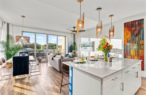 Central Sarasota Condo | Condo ∙ 2 bedrooms ∙ 6 guests