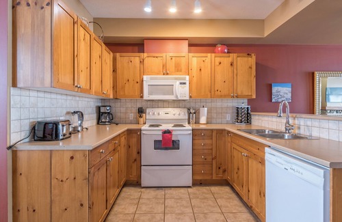 Silver Star Mountain House | Deluxe 3 Bedroom/3 Bath Townhome, Garage, Laundry, Close to Village and Trails