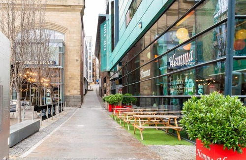 Leith Apartment | Edinburgh City Center Coady Apartment SLEEPS 5 FREE CAR PARK SPACE