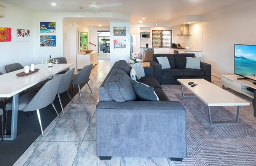 Hamilton Island Apartment | Heliconia Grove 2, Lovely Apartment on Hamilton Island