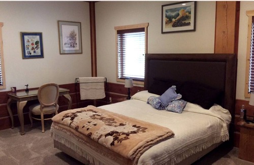 Elk City House | House ∙ 1 bedroom ∙ 2 guests