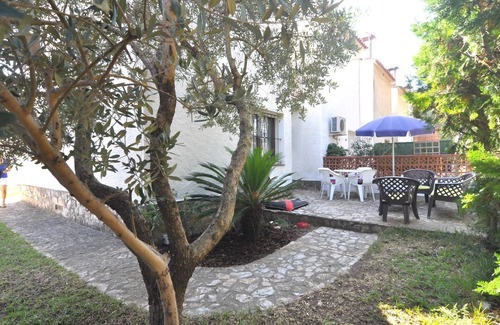 L'Escala Villa | House with garden, wifi very close to the beach