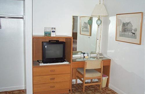 Edwardsburgh/Cardinal Hotel | Johnstown Motel