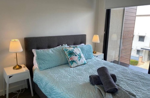 Ascot Apartment | PERFECT ASCOT CITY AIRPORT RIVER MARINA PARK&WINE