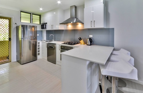 Hamilton Island Apartment | Poinciana Lodges -Ocean Views