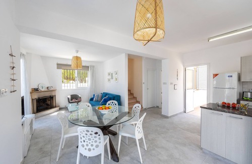 Protaras Villa | This amazing luxury villa is located in the heart of Protaras just 4 minutes walk to the Main Strip