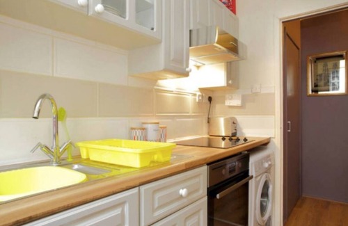 Old Town Apartment | Vibrant Apartment in Edinburgh’s Old Town